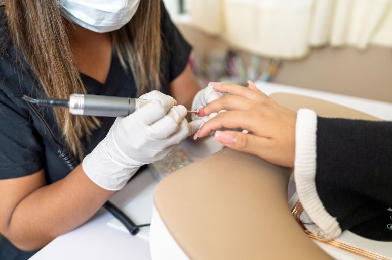 تركيب أظافر جل